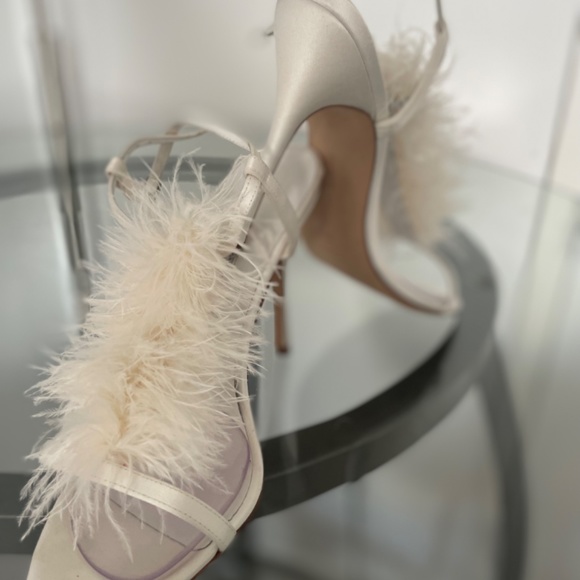 Manolo Blahnik Sexy (Like Sex in the City) Feather White Satin Strappy Sandals - Picture 4 of 10
